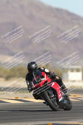 media/Oct-30-2025-Racers Edge (Thu) [[dabbdaf680]]/3-B Group/Session 2 (Turn 14)/